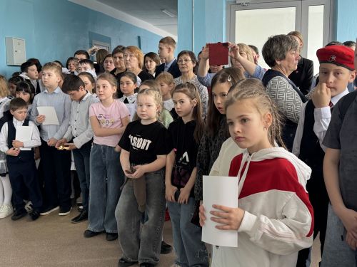 Художник Виталий Скобеев провёл мастер-класс в Алан-Бексерской школе