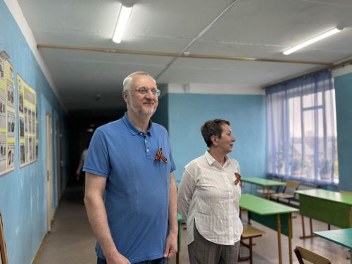 Художник Виталий Скобеев провёл мастер-класс в Алан-Бексерской школе