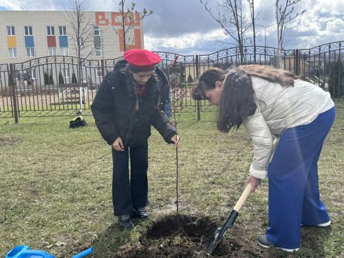 В школе Высокогорского района открыли Аллею героев