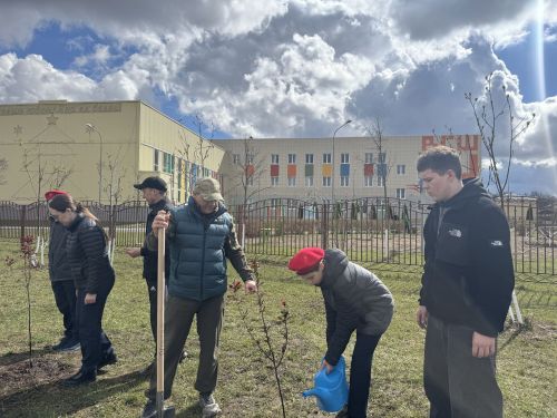 В школе Высокогорского района открыли Аллею героев
