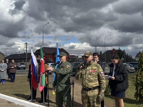 В школе Высокогорского района открыли Аллею героев