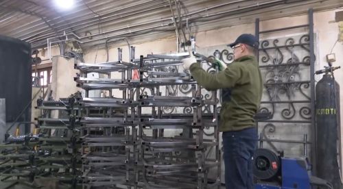 Волонтёр из Высокогорского района собрал 300 тележек для бойцов