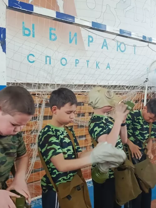 Зарница 2.0 в школе №4 объединила учеников в командной игре
