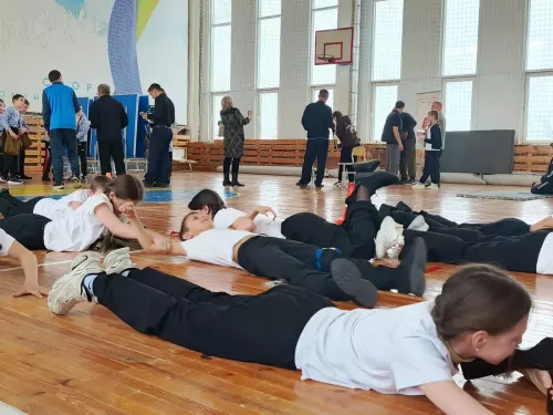 Зарница 2.0 в школе №4 объединила учеников в командной игре