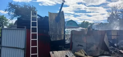 Пожар в СНТ «Автомобилист‑3»: сгорели дом, баня и хозяйственные постройки
