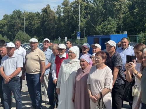 В Высокогорском районе открыли бюст легендарному борцу Анвару Гилязову