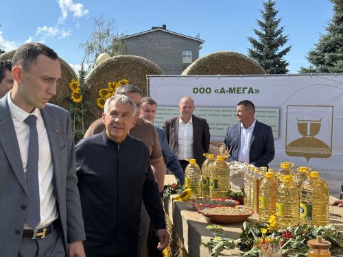 Рустам Минниханов посетил обновленные социальные объекты в Высокогорском районе
