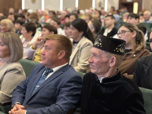 Марат Ахметов посетил открытие обновленного Дома культуры в Дубъязах