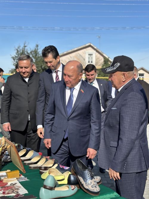 Марат Ахметов посетил открытие обновленного Дома культуры в Дубъязах