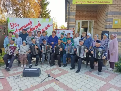В Ташлы-Ковалинском доме культуры прошёл вечер гармонистов