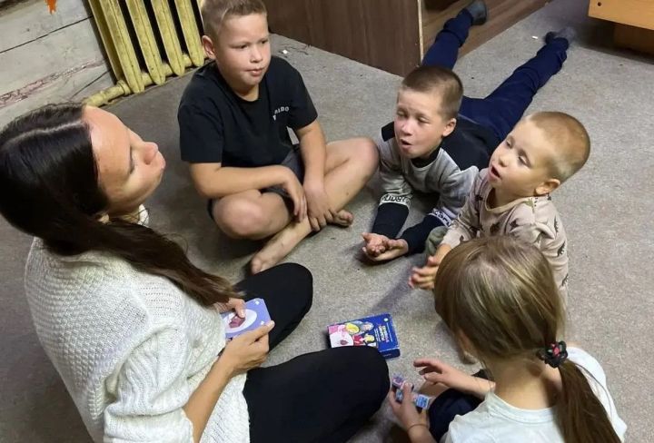 Специалисты КЦСОН «Эмет» проводят выезды для поддержки семей с детьми