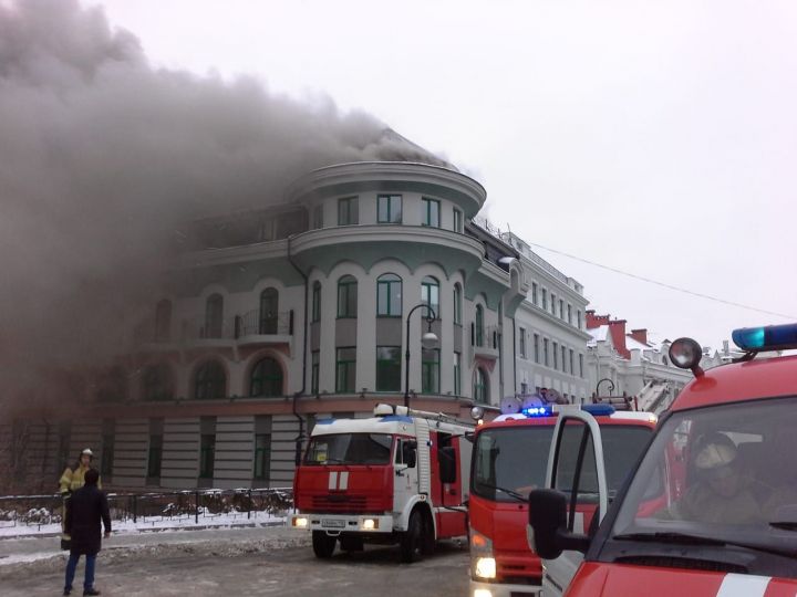 В центре Казани горит дом на площади 500 квадратных метров