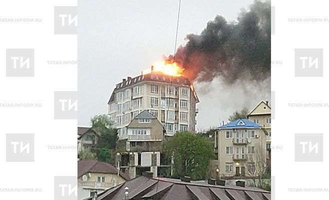 В центре Сочи горит пятиэтажный жилой дом