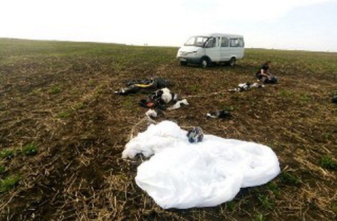 Следком опубликовал фото с места гибели парашютистов в Татарстане