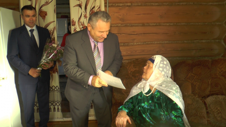 Сегодня 90 лет исполнилось жительнице села Чувашли Амине  Гайнетдиновой