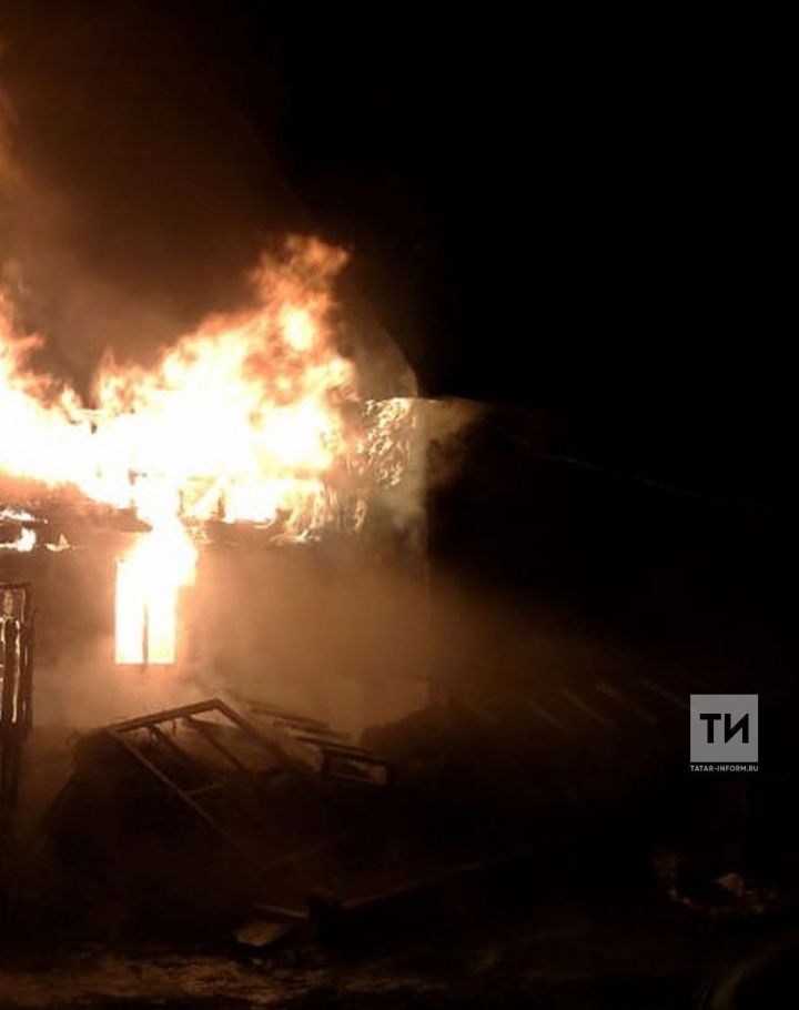 В Пестречинском районе РТ мужчина получил ожоги, пытаясь спасти от огня дом и баню