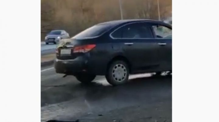 В аварии с такси и легковушкой под Зеленодольском серьезно пострадали оба водителя