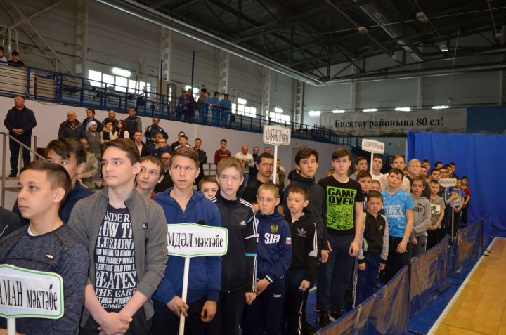 В конце прошлой недели в спортивном комплексе Биектау прошли районные соревнования по корэш на Кубок Главы Высокогорского района