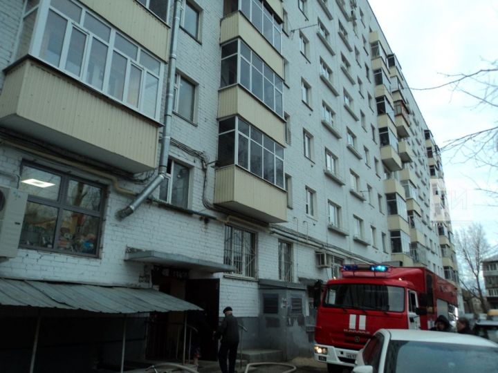 Из пожара, вспыхнувшего в подвале казанской многоэтажки, спасли мужчину