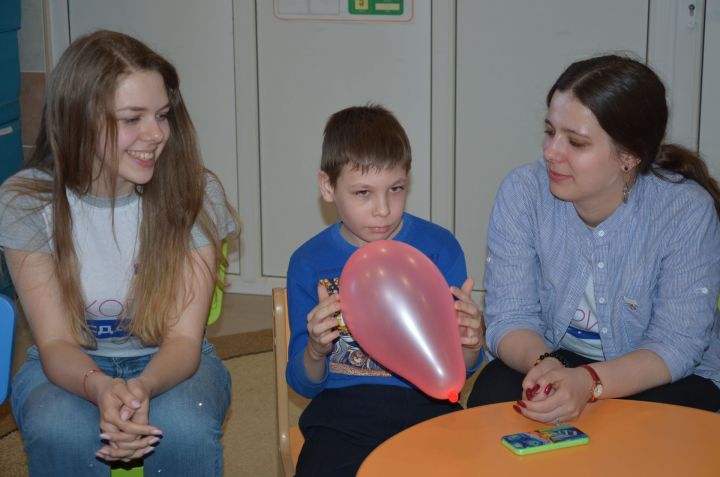 Сегодня в КЦСОН "Эмет" прошло арт терапевтическое занятие с детьми инвалидами