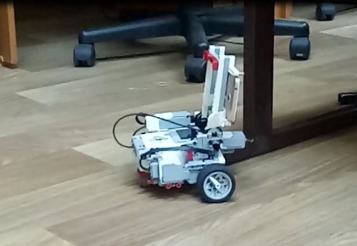 8-летние ученики ВСОШ №2 создали настоящего робота