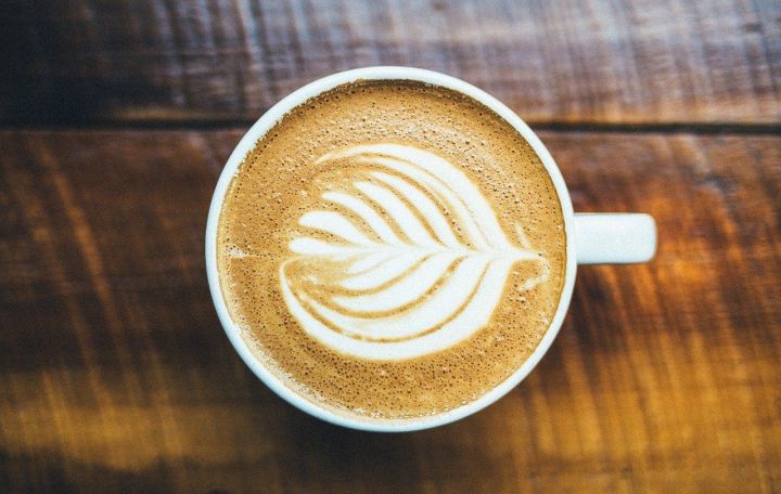 Ученые рассказали об опасности утреннего кофе натощак