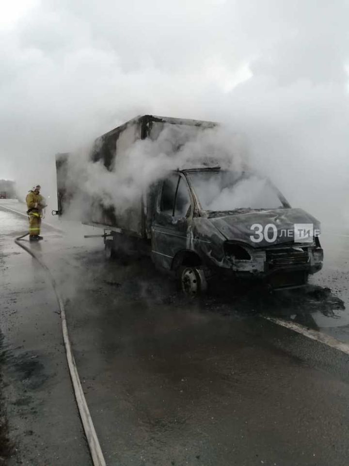 Грузовик с молоком сгорел на трассе М7 в Татарстане