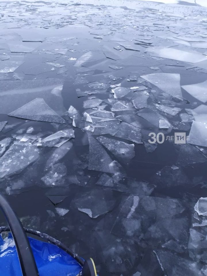 Трое рыбаков провалились под лед на мотовездеходе в РТ, спасся только один