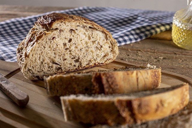 Почему нарезанный хлеб никогда не бывает свежим