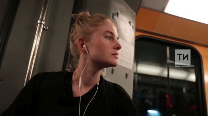 Россиянам могут запретить слушать музыку в общественном транспорте без наушников