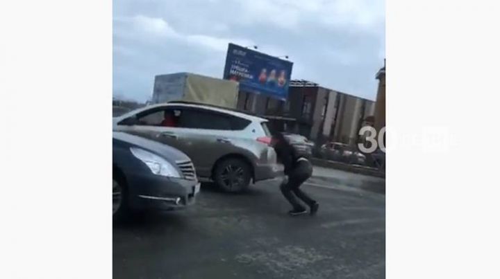 Полицейские разбираются в обстоятельствах дорожного конфликта со стрельбой в Казани