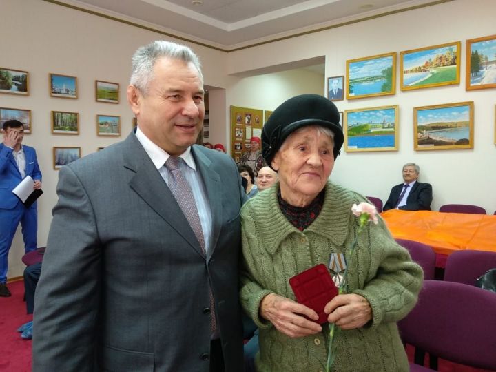 В Высокогорском районе прошло награждение памятными медалями в честь 75-й годовщины Победы в ВОВ