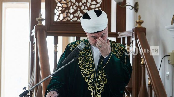 «Не ходите в мечеть во время карантина»: проповедь сквозь слезы в мечети Аль-Марджани