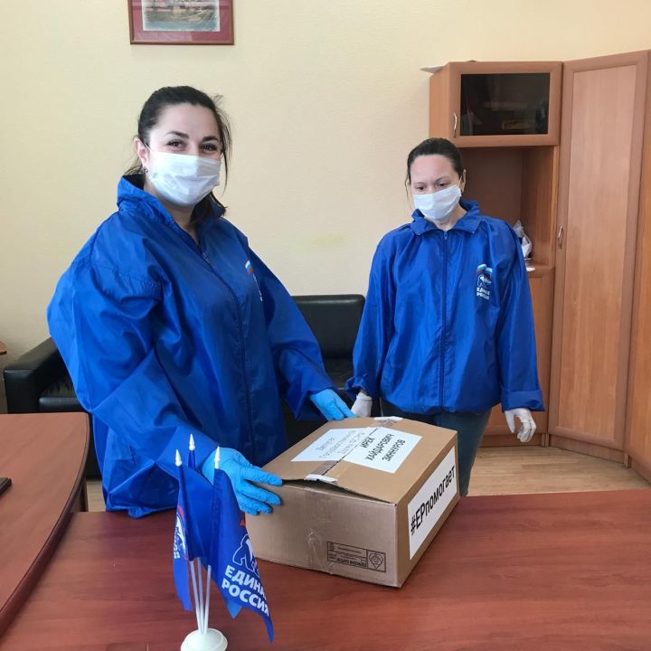 Депутат Госдумы Ирек Зиннуров передал медицинские маски высокогорским волонтерам