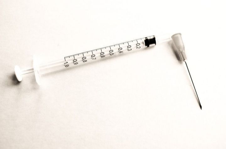 Назван срок появления вакцины от коронавируса в России
