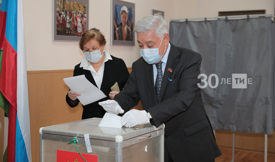 Фарид Мухаметшин проголосовал по поправкам к Конституции России в Казани