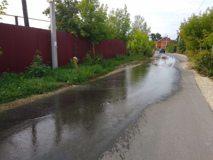 В селе Высокая Гора по улице Колхозная вновь прорвало канализацию