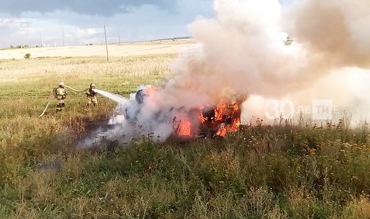 Авария в РТ:  «Гелентваген» перевернулся и сгорел после столкновения с "Жигули"