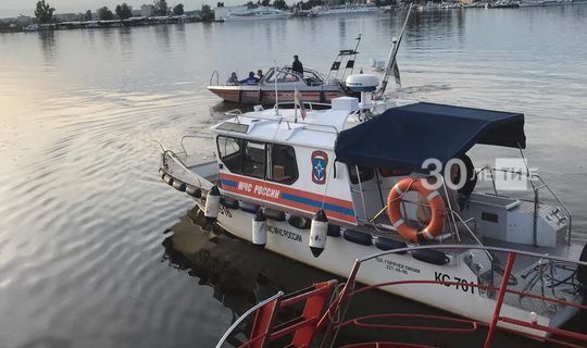 Четверых детей спасли с горящего катера на Волге в Казани