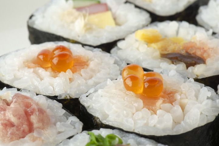 Суши, роллы и азиатские супы: в чем их польза и вред