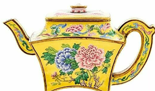 Дедушкино наследство: британец продал найденный на чердаке чайник почти за 500 тыс. долларов