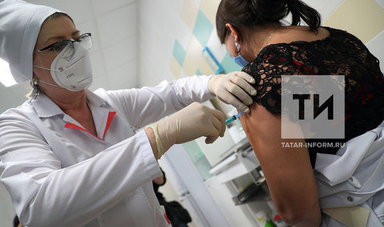 Вирусолог призвал к принудительной вакцинации от коронавируса всех жителей России