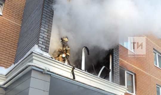 Во время пожара около "KazanMall" с балкона выпрыгнула женщина с двумя детьми