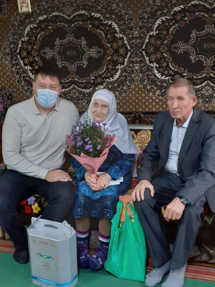 Сегодня свой 90-летний юбилей отмечает Маншура Гузаирова