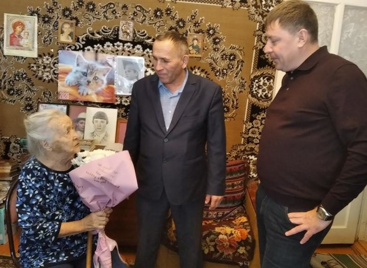 Сегодня свой 90-летний юбилей отмечает Анна Вислобокова, жительница п.Бирюли