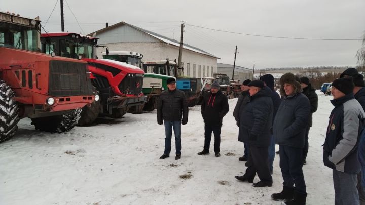 В хозяйстве «Татарстан» прошел семинар, посвященный подготовке сельскохозяйственной технике к зиме