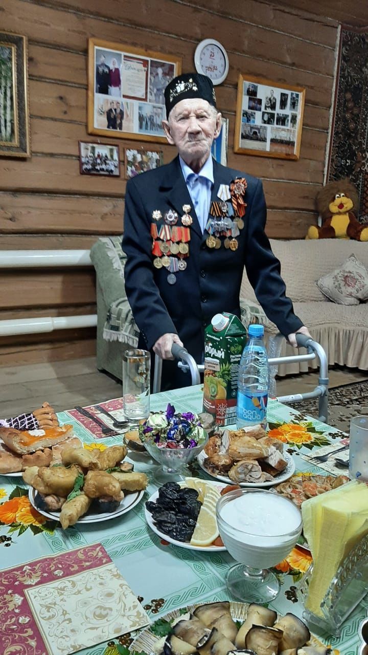 Мансуру Хидиятулловичу Мулюкову  сегодня исполнилось  96 лет