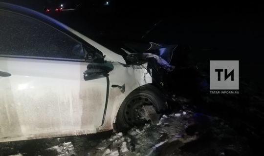 Водитель авто уснул на трассе в Татарстане и влетел в автовоз