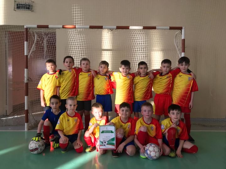 Высокогорская команда по мини-футболу заняли первое место в зональном этапе Кубка РТ