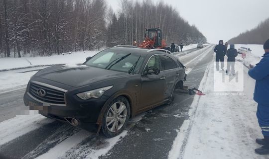 У внедорожника из Ульяновска вырвало колесо в аварии с легковушкой на трассе в РТ